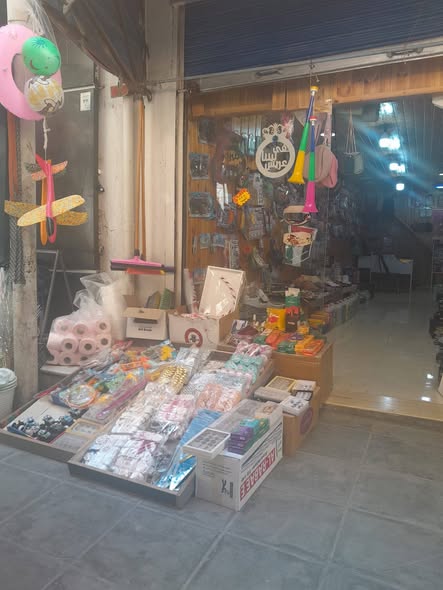 محل نثريات للبيع مع البضاعة - 5
