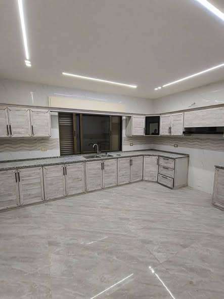 شقة فاخرة للإيجار في طابق أخير - لم تُسكن - 3