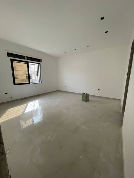 شقة فاخرة للبيع في طريق المطار - موقع راقٍ - 2