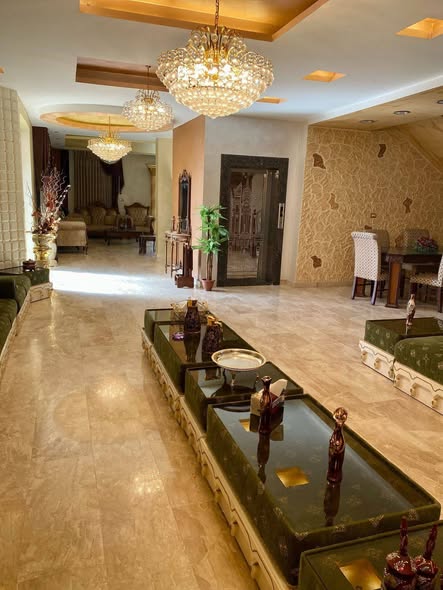 فيلا فاخرة في المقابلين بسعر خيالي 340,000 دينار - 2