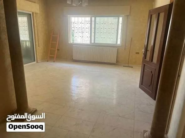 شقة طابقية فاخرة للإيجار في الجبيهة