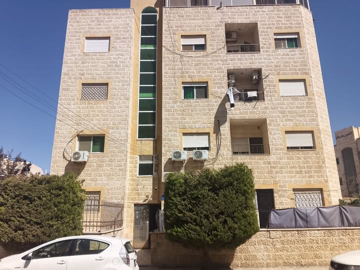 شقة استثمارية للبيع في الجبيهة - عوائد ممتازة