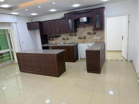 شقة للإيجار على شارع الجامعة (الجامعة الأردنية) بمساحة 140م - 2