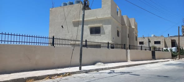 شقة مشمسة بإطلالة رائعة للإيجار في جبل النصر