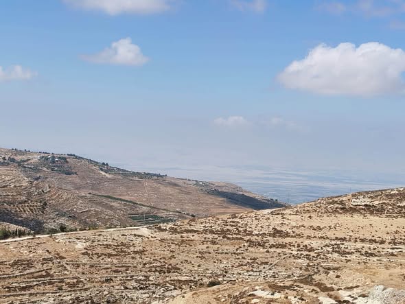 فيلا فاخرة بإطلالة ساحرة في غرب حسبان - 4