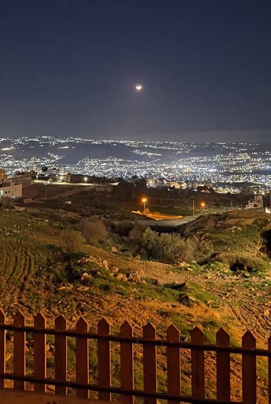 شقة فاخرة بإطلالة خلابة للبيع في أبو نصير - 2
