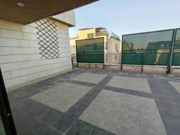 شقة فاخرة للإيجار في الرابية - 240م - 4