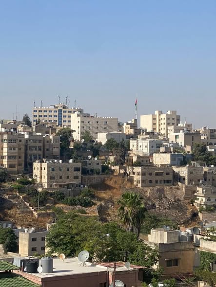 شقة فاخرة غير مفروشة في جبل اللويبدة - 4