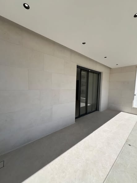 شقة فاخرة جديدة للإيجار في حي الصحابة - طريق المطار - 3