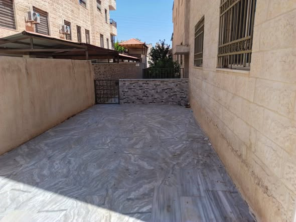 شقة أرضية للبيع في طبربور