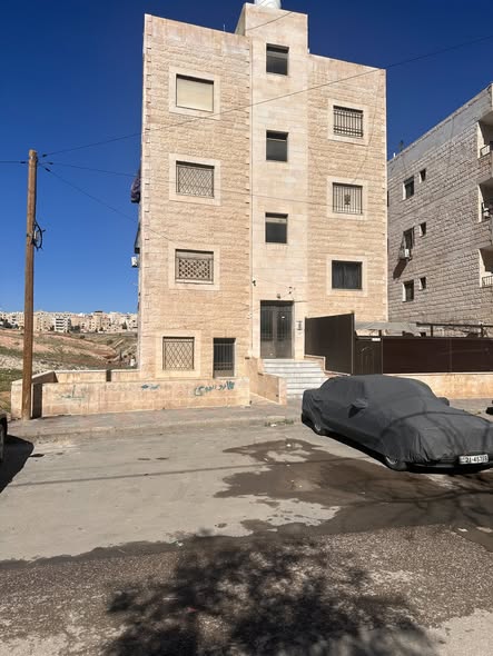 شقة فاخرة للبيع في الهاشمي - مدخل مستقل وموقع مميز