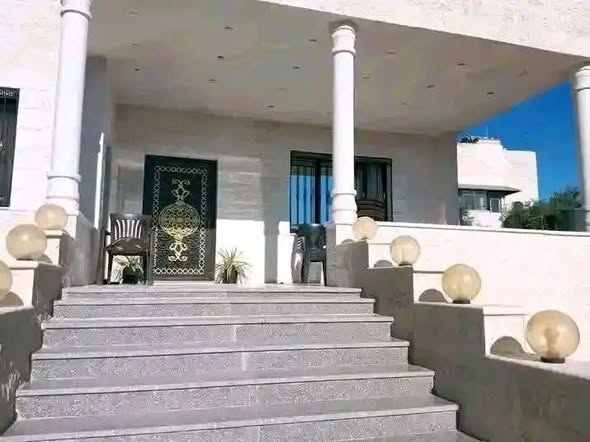 لقطة بيت مستقل في بشرى بسعر مميز