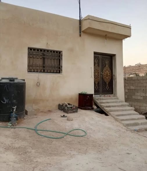 فرصة سكنية مميزة - بيت مستقل حديث في الكمشة