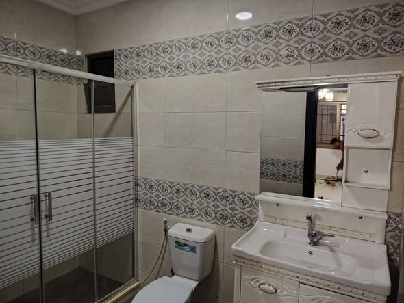 شقة كبيرة مميزة للإيجار في البنيات - 150م