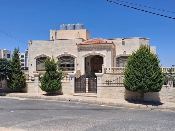 بيت مستقل فاخر للبيع في شفا بدران - عمان