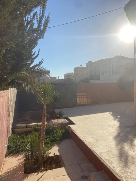 بيت مستقل فاخر للبيع في المفرق - موقع استراتيجي - 4