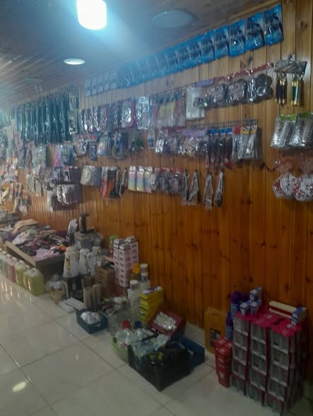 محل نثريات للبيع مع البضاعة - 2