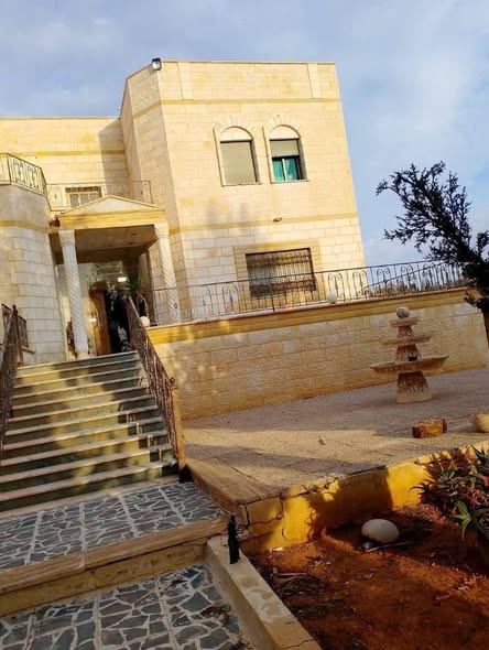 فيلا فاخرة للبيع في الذهيبة الغربية - فرصة استثمارية نادرة - 2