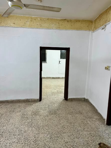 شقة للإيجار بموقع مميز قرب سوق السبت - 3