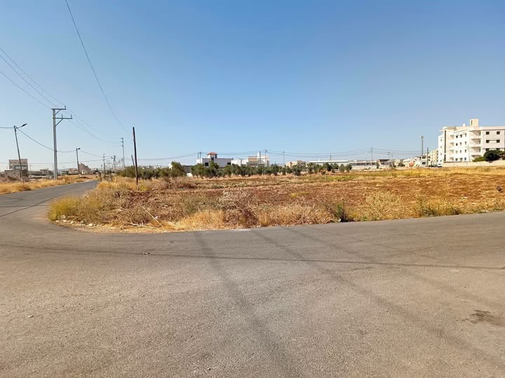 أرض سكنية فاخرة في حوارة بالقرب من شارع البتراء