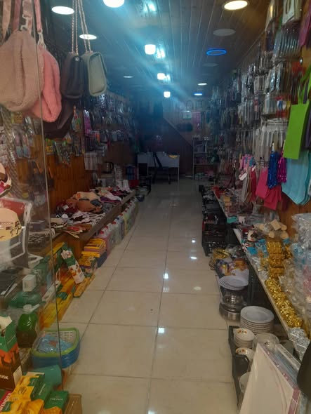 محل نثريات للبيع مع البضاعة - 4