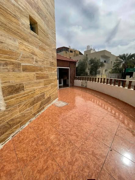شقة طابق أرضي للبيع بسعر ممتاز - تشطيب جديد - 3