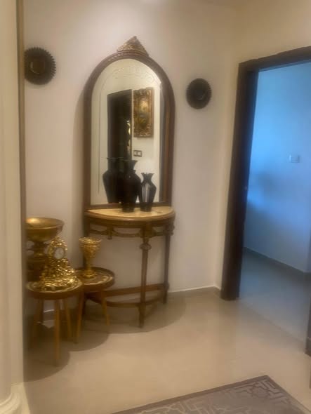 شقة فاخرة مع روف للبيع المستعجل في ضاحية الرشيد