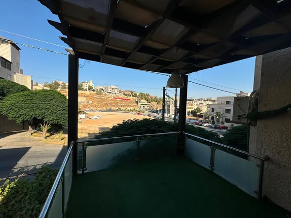 شقة فاخرة للايجار في دابوق - طابق أول من فيلا - 3