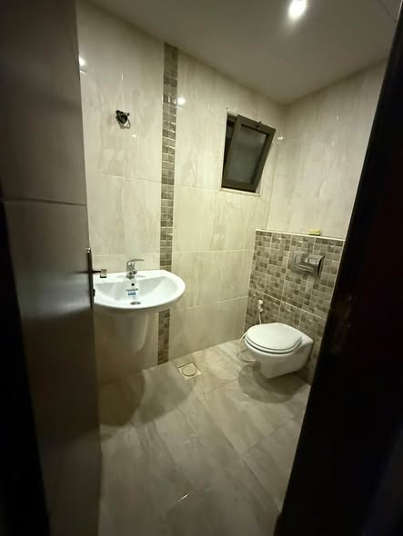 شقة فاخرة للإيجار في دير غبار بتصميم راقٍ - 3