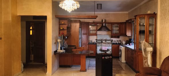 عمارة استثمارية للبيع في شارع الاستقلال