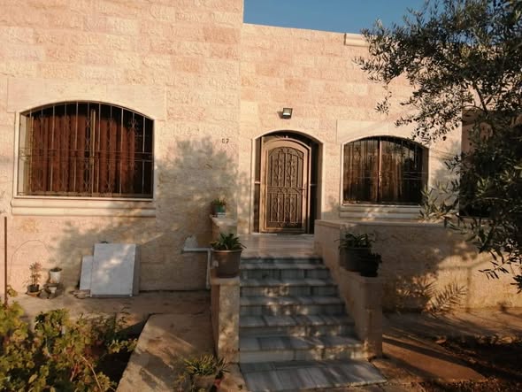 بيت طابقين مستقل للبيع في بشرى - فرصة استثمارية - 5