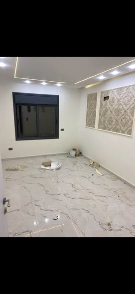 شقة فاخرة مع ساحات خارجية - إيجار شهري 275 دينار - 2