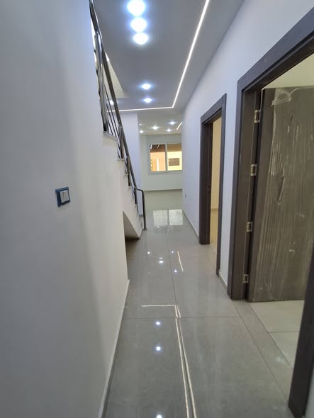 شقة فاخرة طابق أخير مع روف قرب دوار البحرية - 2