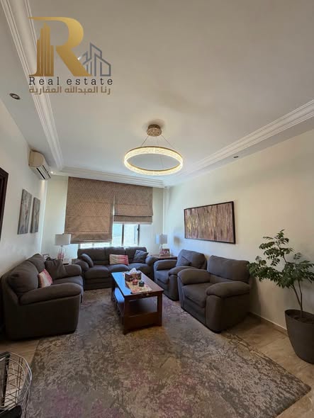 شقة فاخرة للبيع في حي النخيل