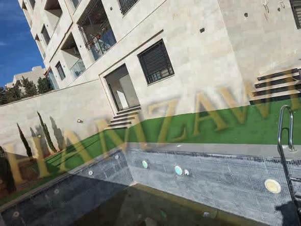 شقة فاخرة جديدة للإيجار – إطلالة ومسبح - 2
