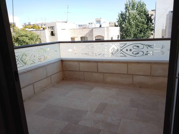 شقة فاخرة للبيع في الجبيهة - 194م، 3 غرف نوم، إطلالة رائعة - 3