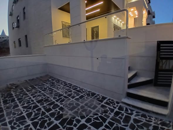 شقة أرضية فاخرة لم تسكن 4 نوم للايجار في المدينة الرياضية