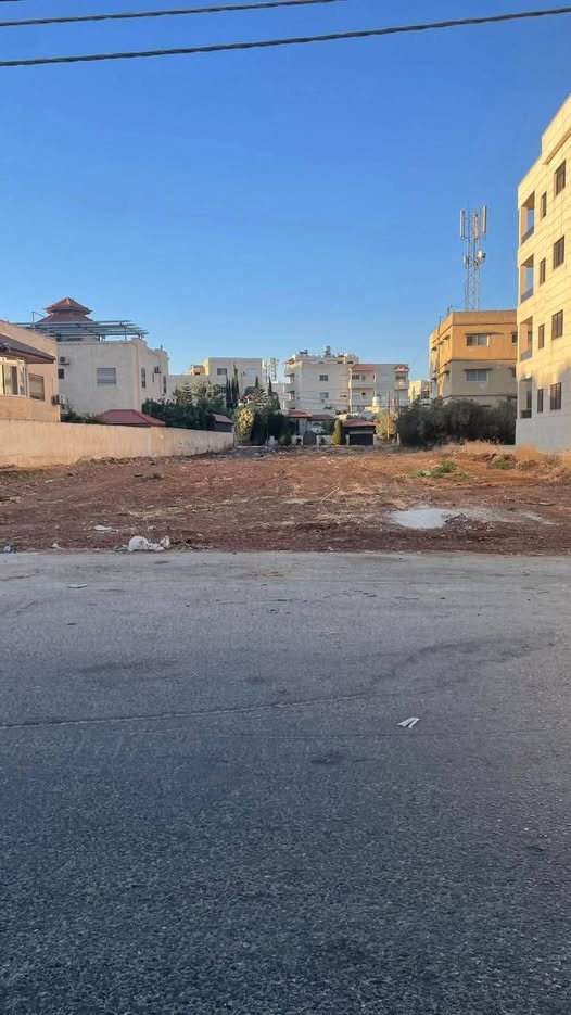 فرصة استثمارية: أرض للبيع في إربد مع كافة الخدمات
