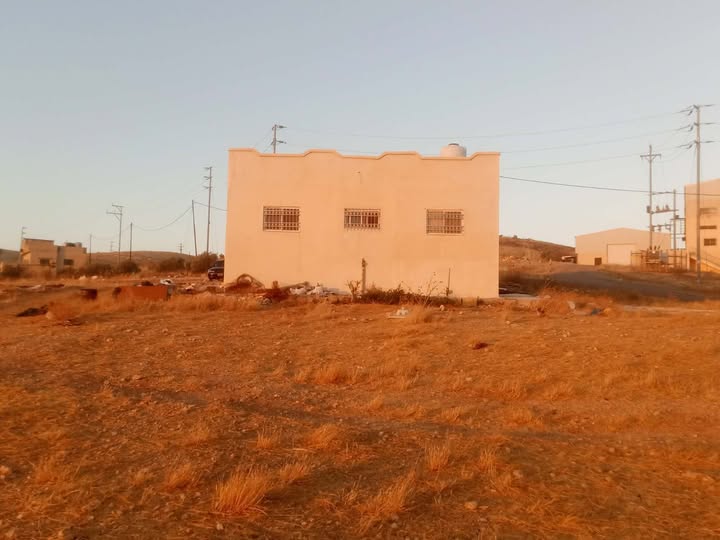 أرض فاخرة مع منزل في خريسان
