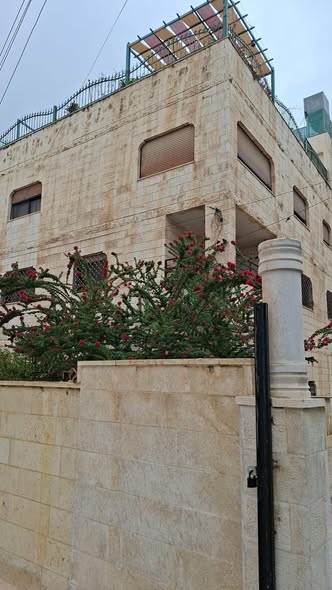 عمارة 3 طوابق للبيع في طبربور خلف عريفة مول