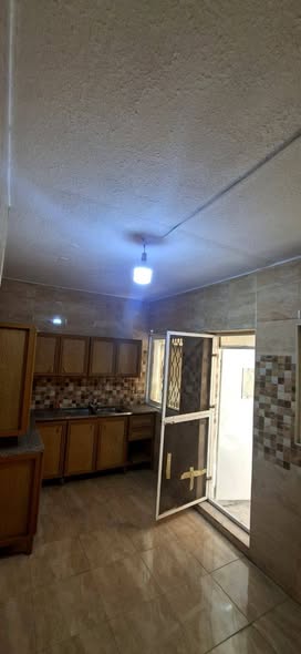 شقة أرضية فاخرة للبيع في الهاشمي الشمالي بسعر مغري - 2