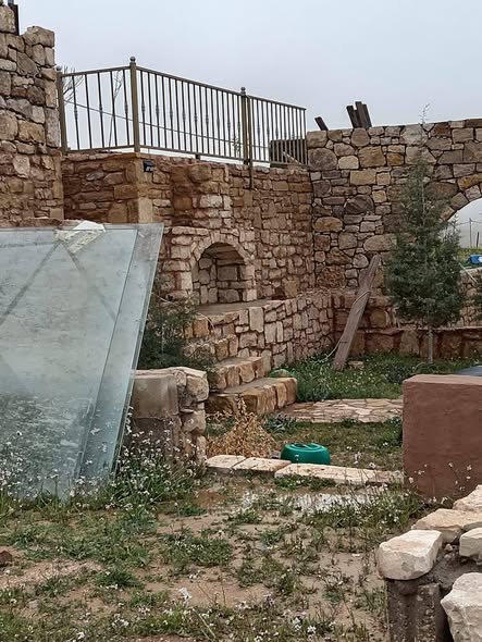 منتجع فاخر للبيع في أزحيقا الطفيلة - 4