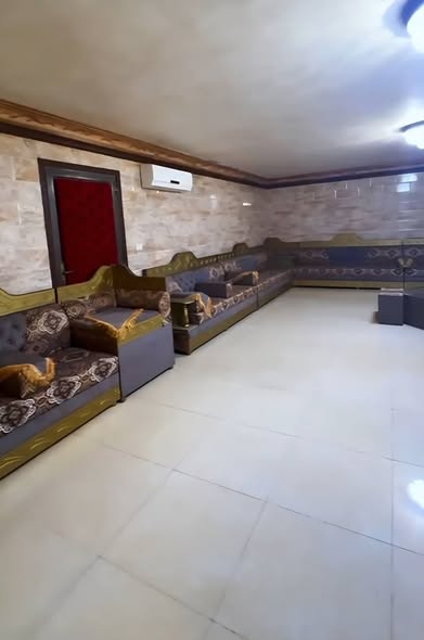 فيلا فاخرة للبيع في الجبيهة بمساحة استثنائية