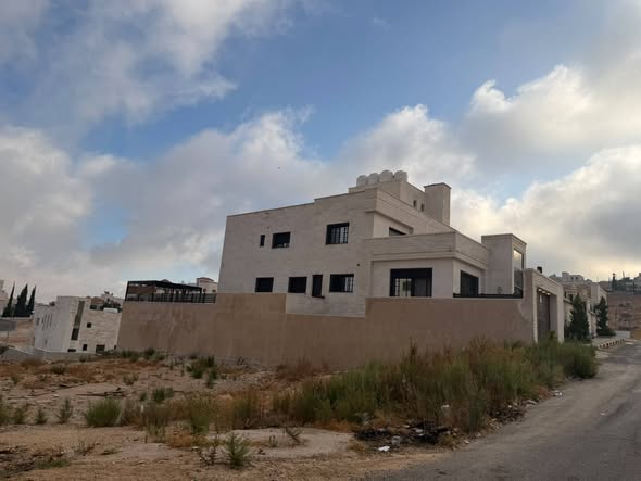 فيلا فاخرة للبيع في شفا بدران - 2