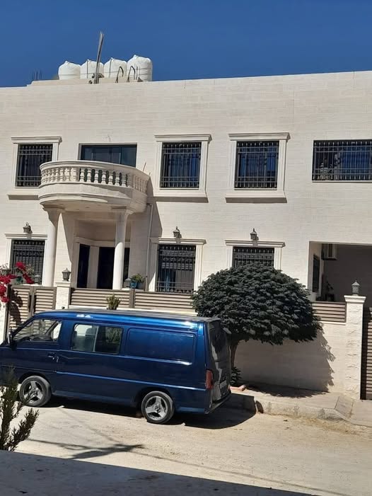 فيلا مستقلة فاخرة للبيع في جاوا – موقع راقٍ وهادئ