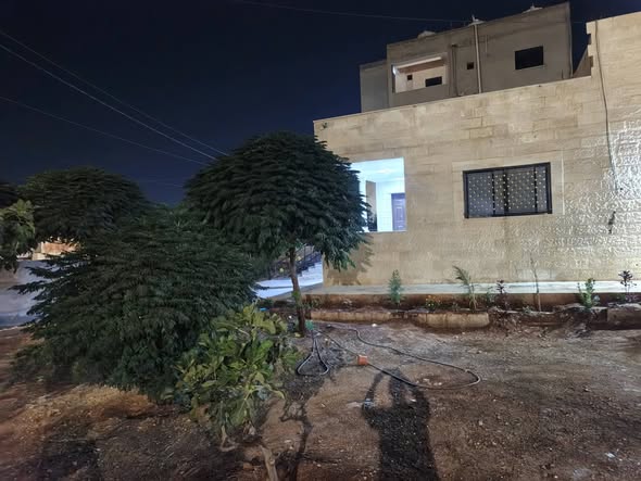بيت مستقل فاخر للبيع في رجم الشامي الغربي بحديقة مزروعة - 3