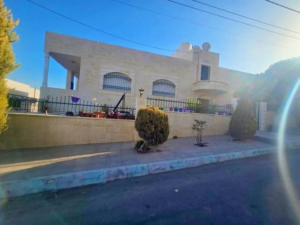 بيت مستقل للبيع في وادي الطي - ضاحية الأمير علي