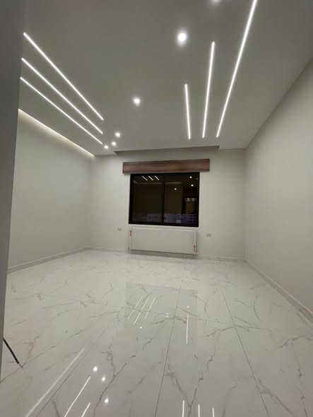 شقة فاخرة للبيع في طريق المطار مع روف - 3
