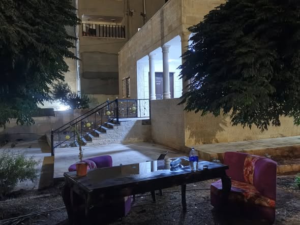 بيت مستقل فاخر للبيع في رجم الشامي الغربي بحديقة مزروعة - 4