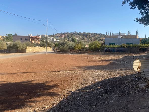 أرض سكنية مميزة في إربد - رقم مساحية 808 - 2